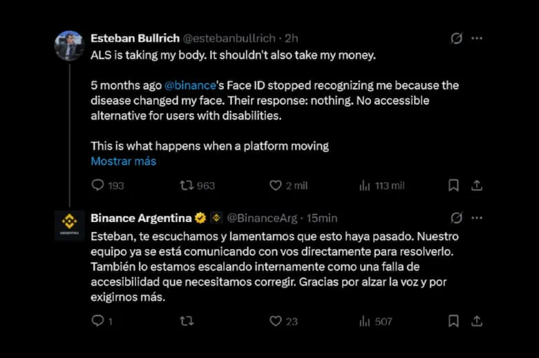 Captura de pantalla de publicaciones de Twitter con fondo oscuro y texto en blanco.