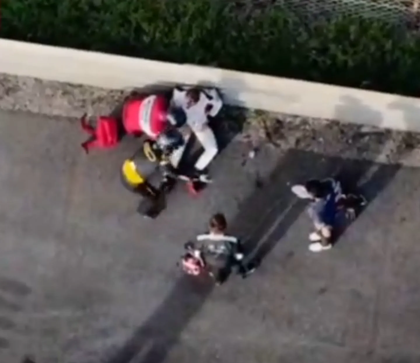 El heroico gesto de un piloto que conmueve al mundo: se metió entre las llamas para salvar a un rival atrapado en su auto