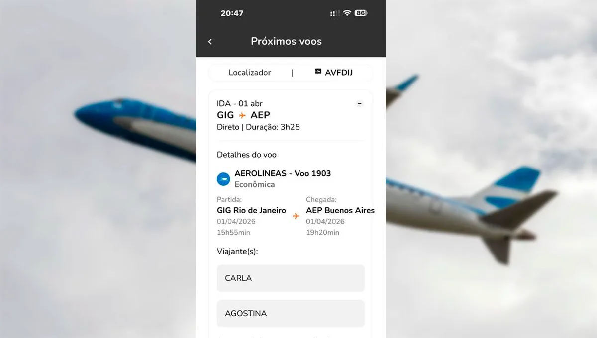 Una captura de pantalla de un teléfono muestra los datos de un pasaje de avión de Aerolíneas Argentinas.