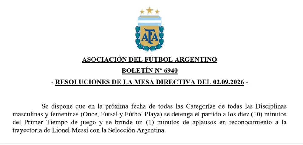 Un comunicado membretado con el escudo de la AFA anuncia un minuto de aplausos para homenajear a Lionel Messi.