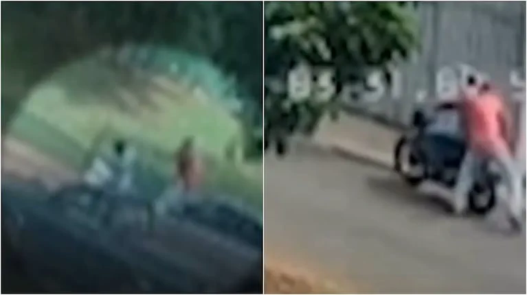 Una toma de cámara de seguridad muestra a una persona empujando una moto al costado de una calle.