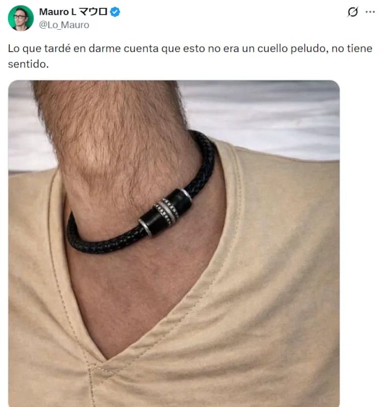 Captura de una publicacion con la imagen de una persona luciendo una pulsera negra en la muneca apoyada sobre el pecho.