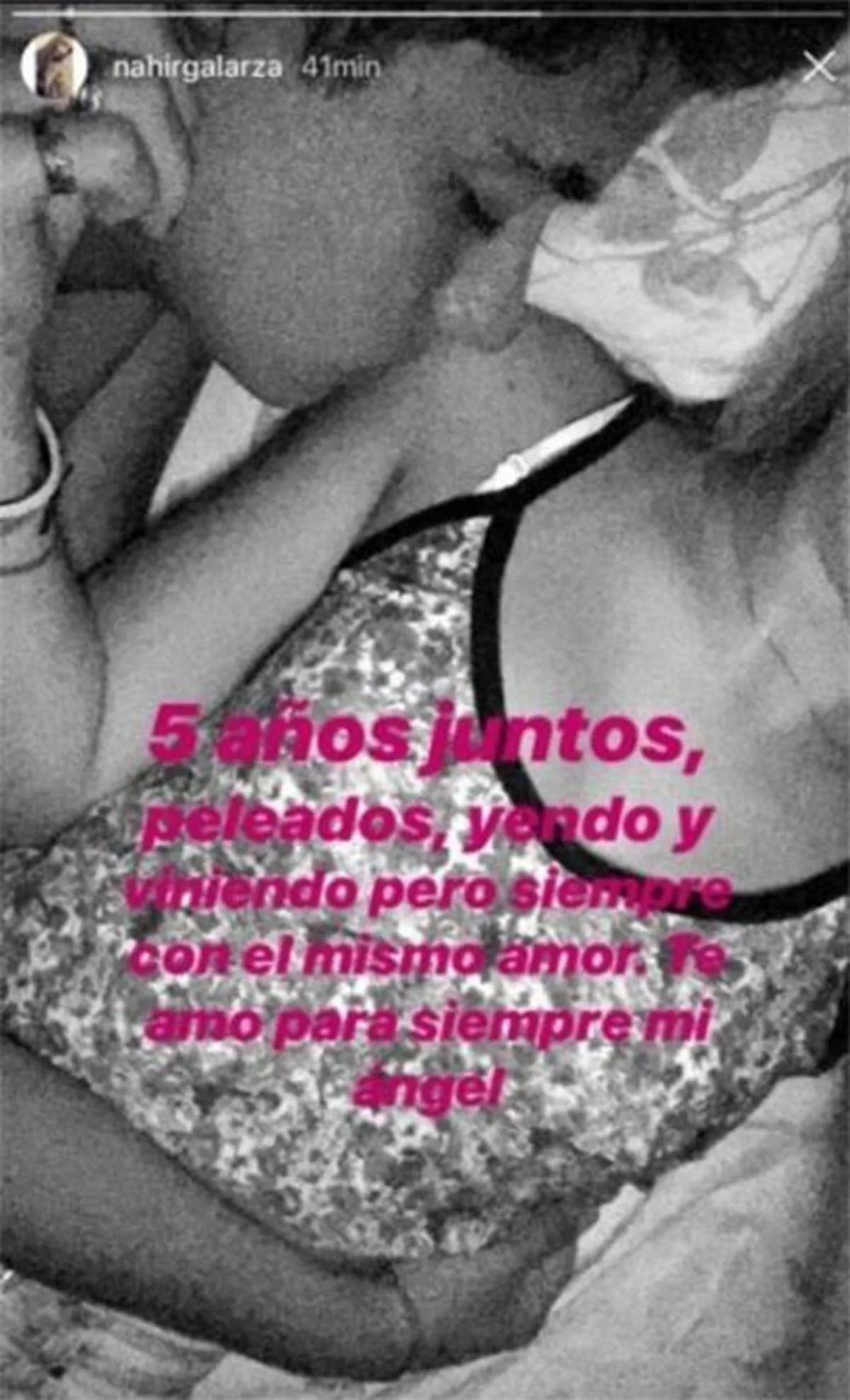 Una historia de Instagram de Nahir Galarza con una dedicatoria en letras rosas sobre una pareja abrazada.
