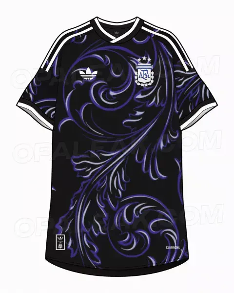 Camiseta deportiva negra con cuello blanco, las tres tiras y el escudo de la AFA.