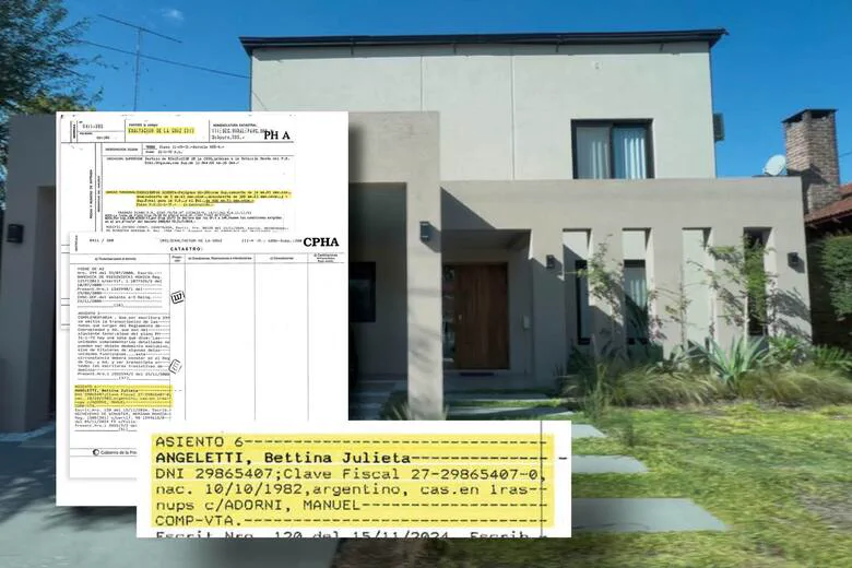 Una casa moderna de dos pisos junto a documentos catastrales superpuestos.