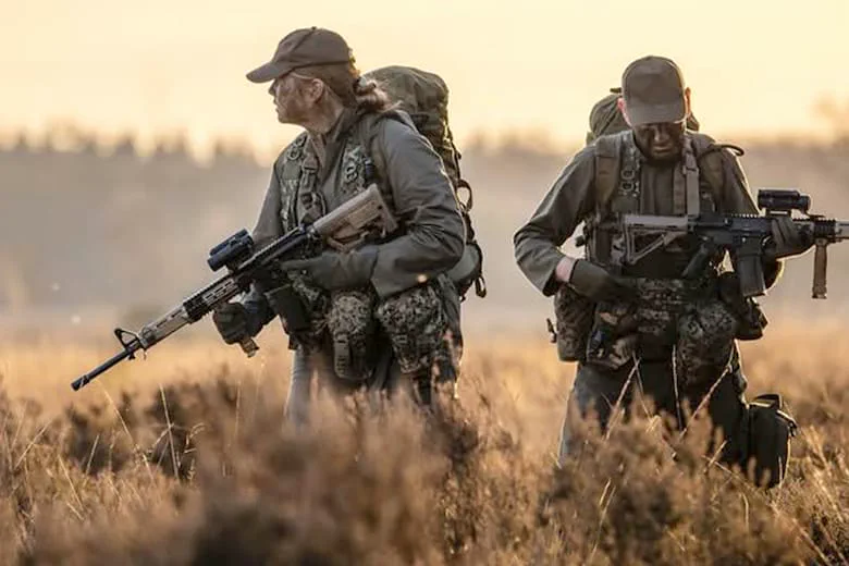 Las fotos de la princesa Amalia en pleno entrenamiento militar y la emoción de su madre, la reina Máxima