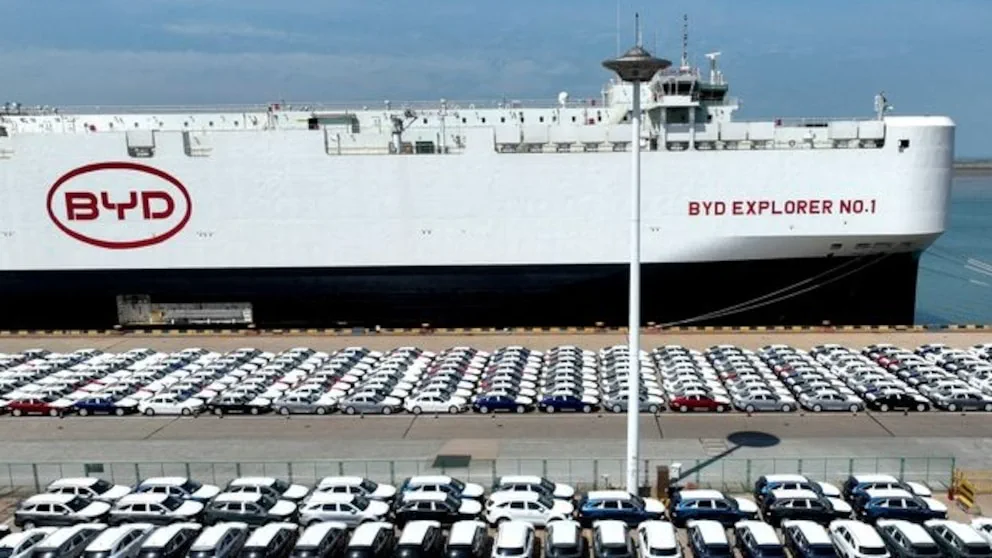 Llegó a la Argentina el barco chino de la polémica y descargó cerca de 5.800 autos híbridos y eléctricos
