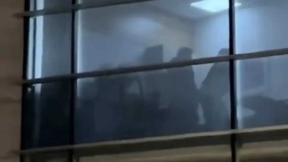 Lo grabaron teniendo sexo en su oficina, se hizo viral, lo despidieron y ahora demanda a su empleador por USD 230 mil