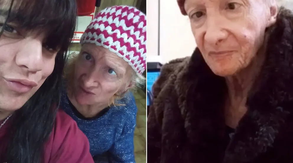 Dos mujeres posan en primer plano a la izquierda y una mujer mayor con tapado oscuro aparece a la derecha.