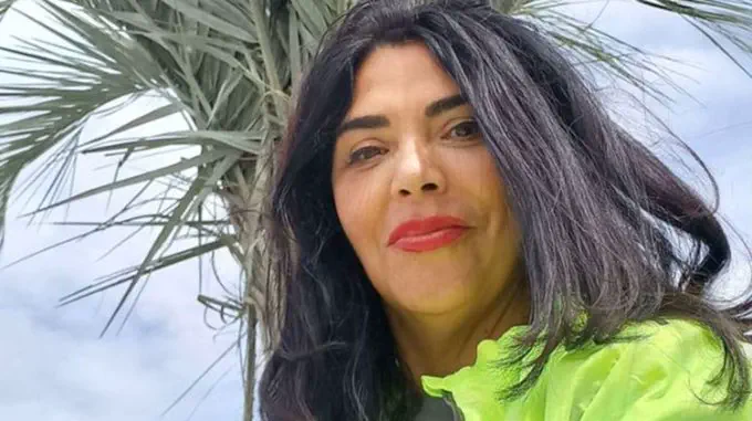 La jueza que había sido destituida por besar a un preso ahora amplió las horas de recreo de los detenidos