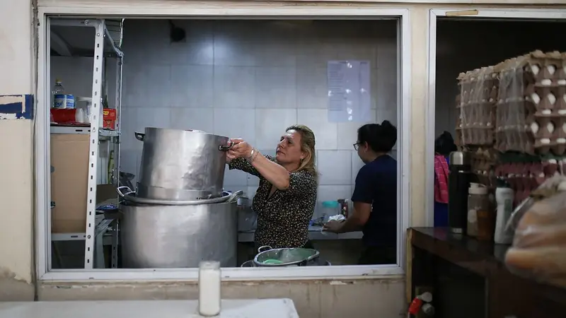 Radiografía del hambre: el 42% de las familias en barrios populares pasó un día entero sin comer por falta de ingresos