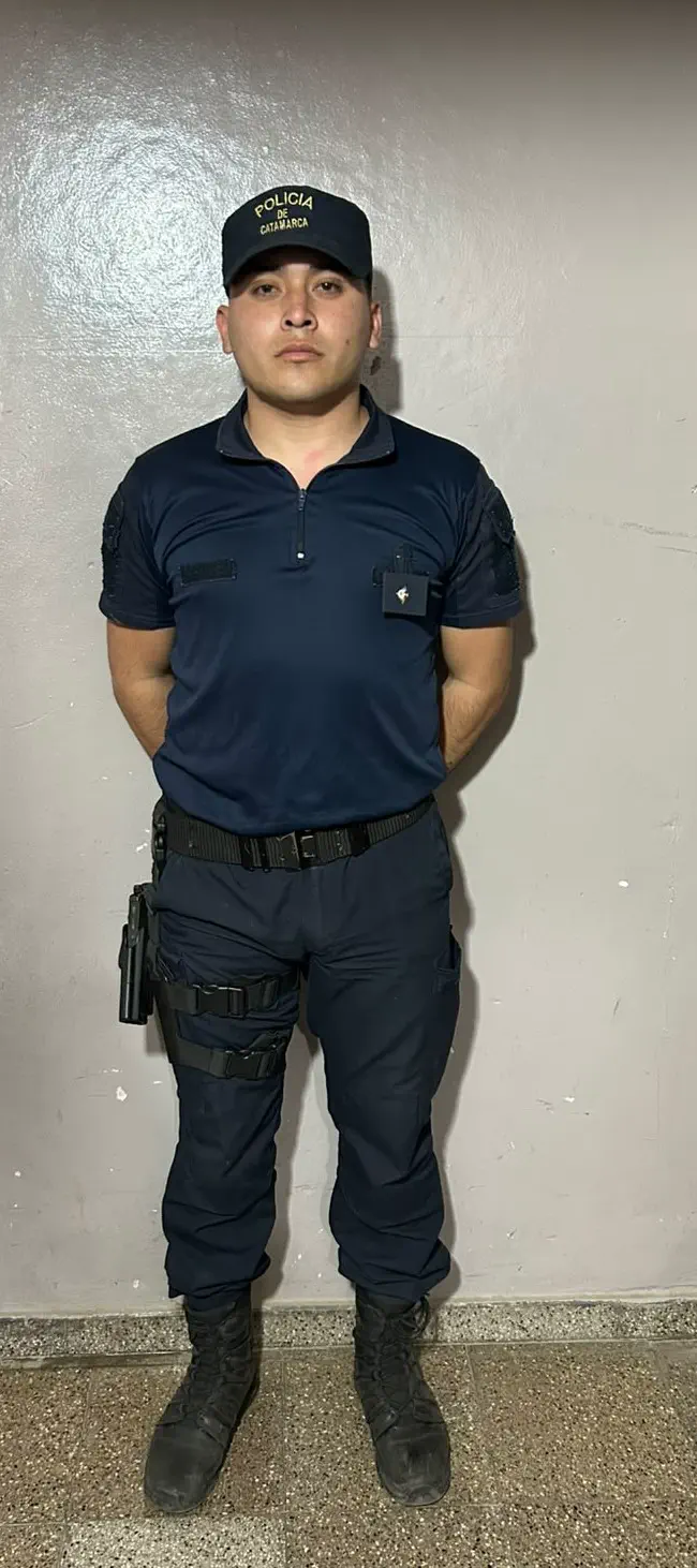 Policía, héroe de azul