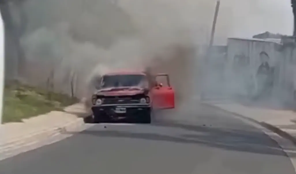 Se incendió un automóvil en Tres Puentes, a metros del Parador Municipal