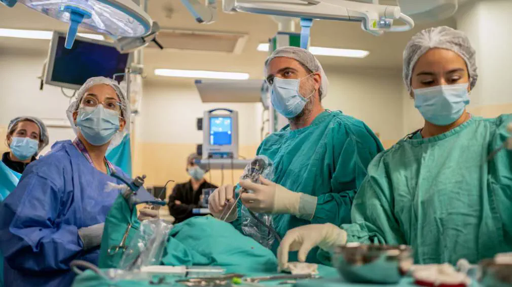 Extirparon un tumor cerebral a una niña por la nariz y sin abrir el cráneo