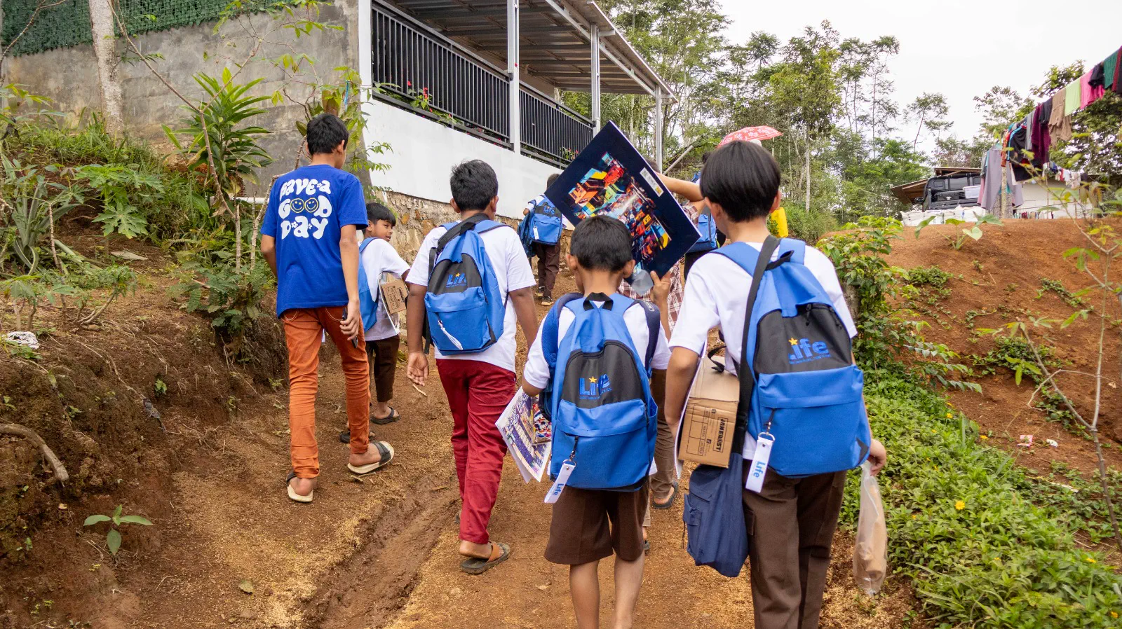 ¿Qué necesitan los niños para continuar su educación?