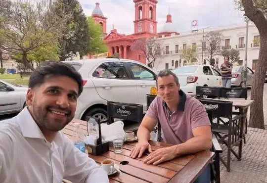 "Los caminos se empiezan a construir así": Tiago Puente y Javier Galán se reunieron
