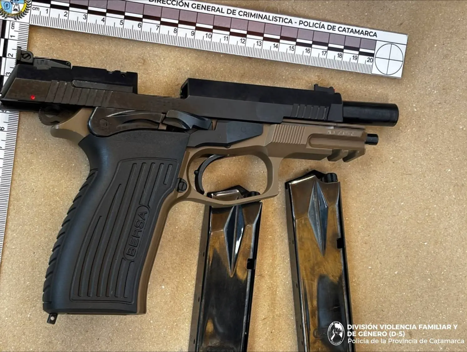 Investigan caso de violencia de género y secuestran una pistola 9 mm en pleno centro