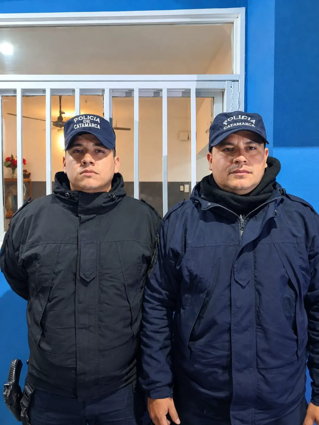 Dos policías le salvaron la vida a una bebé de dos meses