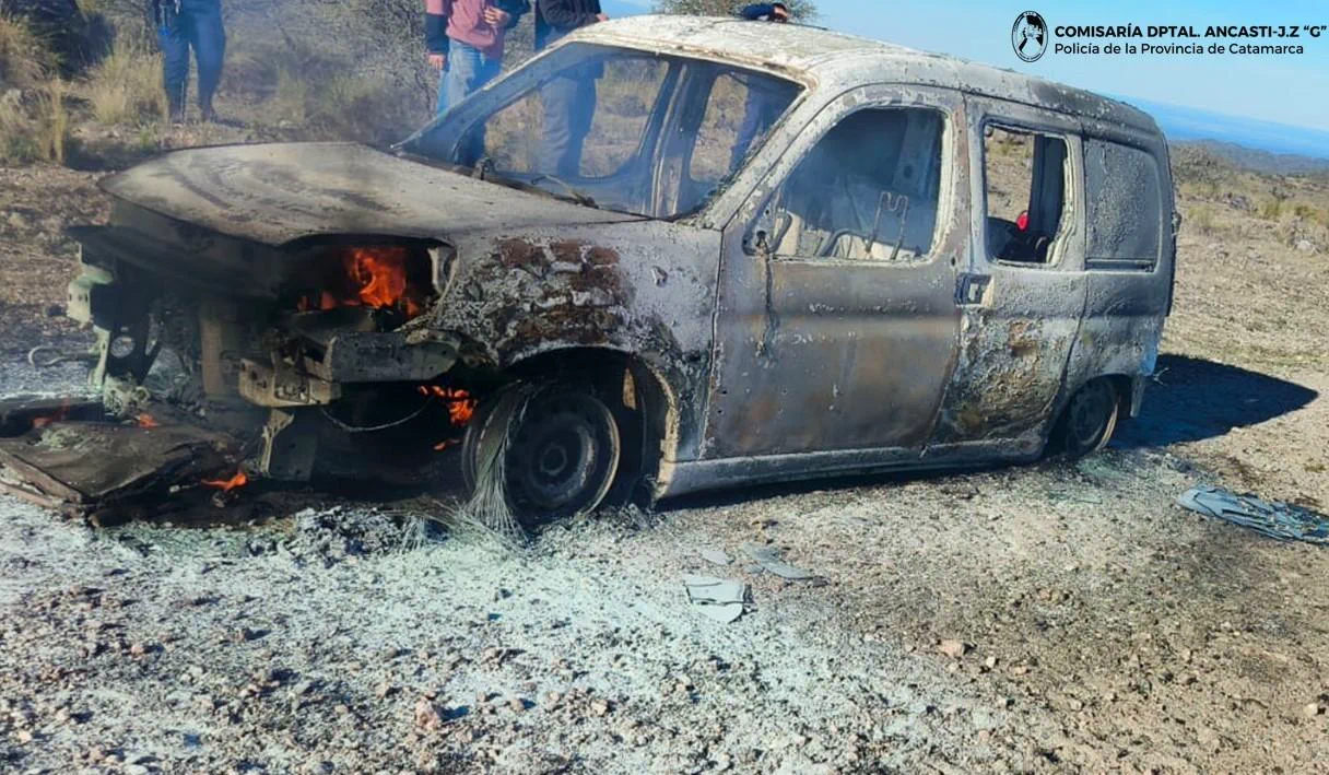 Voraz incendio de una camioneta