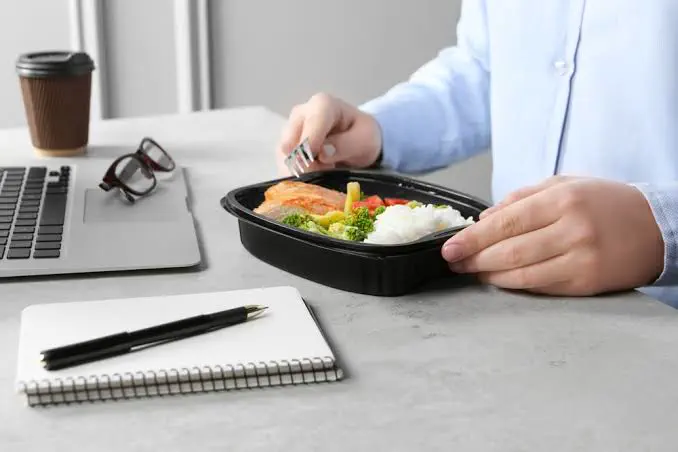 El 83,5% de los trabajadores argentinos altera su almuerzo por motivos económicos