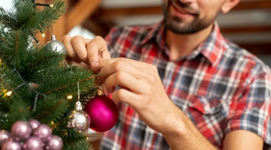 ¿Adiós al árbol verde de Navidad?: La tendencia que llega este 2026