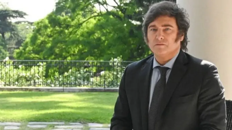 Milei echó al personal civil por sospechas de espionaje y los reemplaza por militares