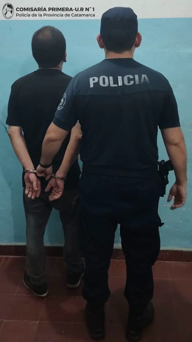 Quiso robar mercadería de un supermercado y terminó esposado