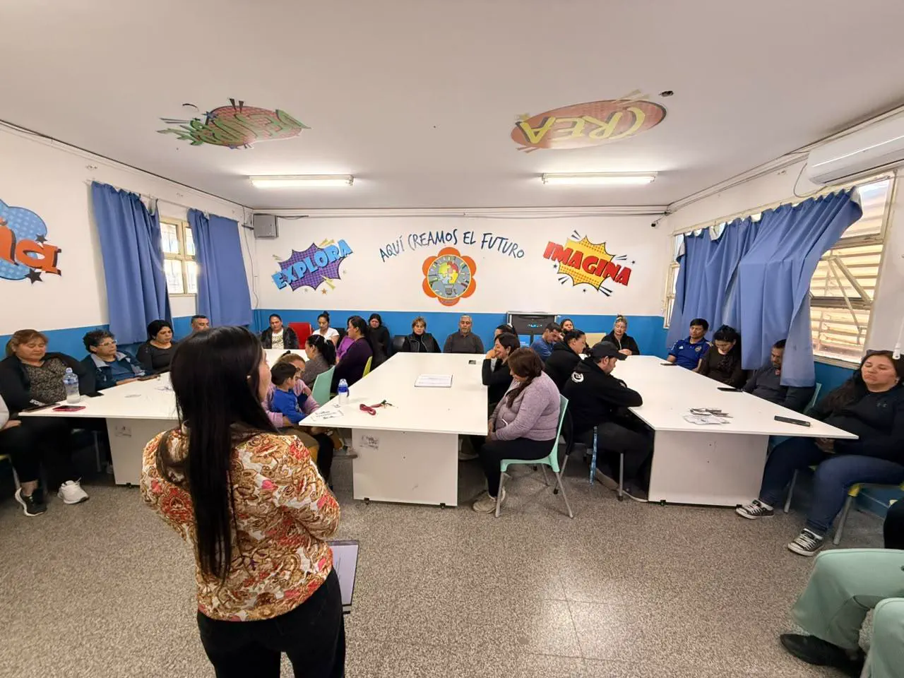 Encuentro con familias sobre los vínculos en la adolescencia en la Escuela Municipal "Gustavo Gabriel Levene"
