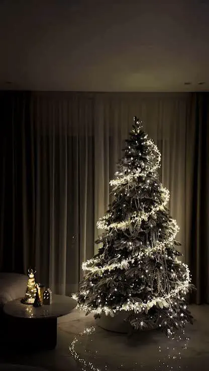 Adiós al plástico y los brillos: las tendencias clave para decorar el árbol de Navidad este 2026
