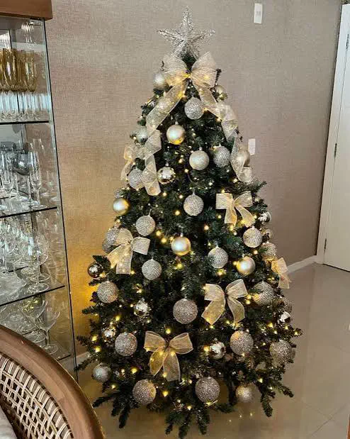 Adiós al plástico y los brillos: las tendencias clave para decorar el árbol de Navidad este 2026