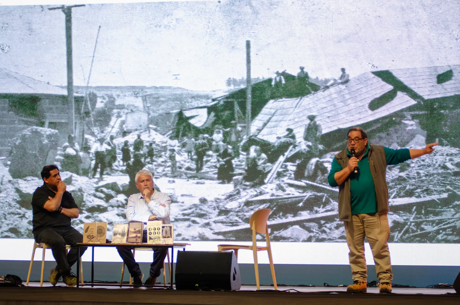 Autores chilenos presentaron sus obras en la Feria del Libro