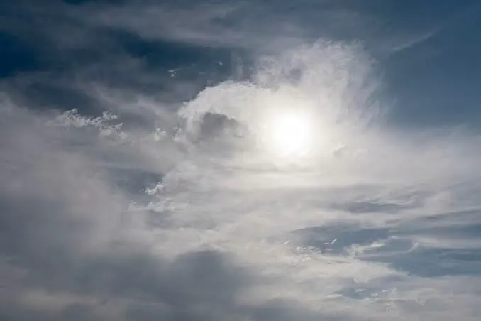 Cielo nuboso de día