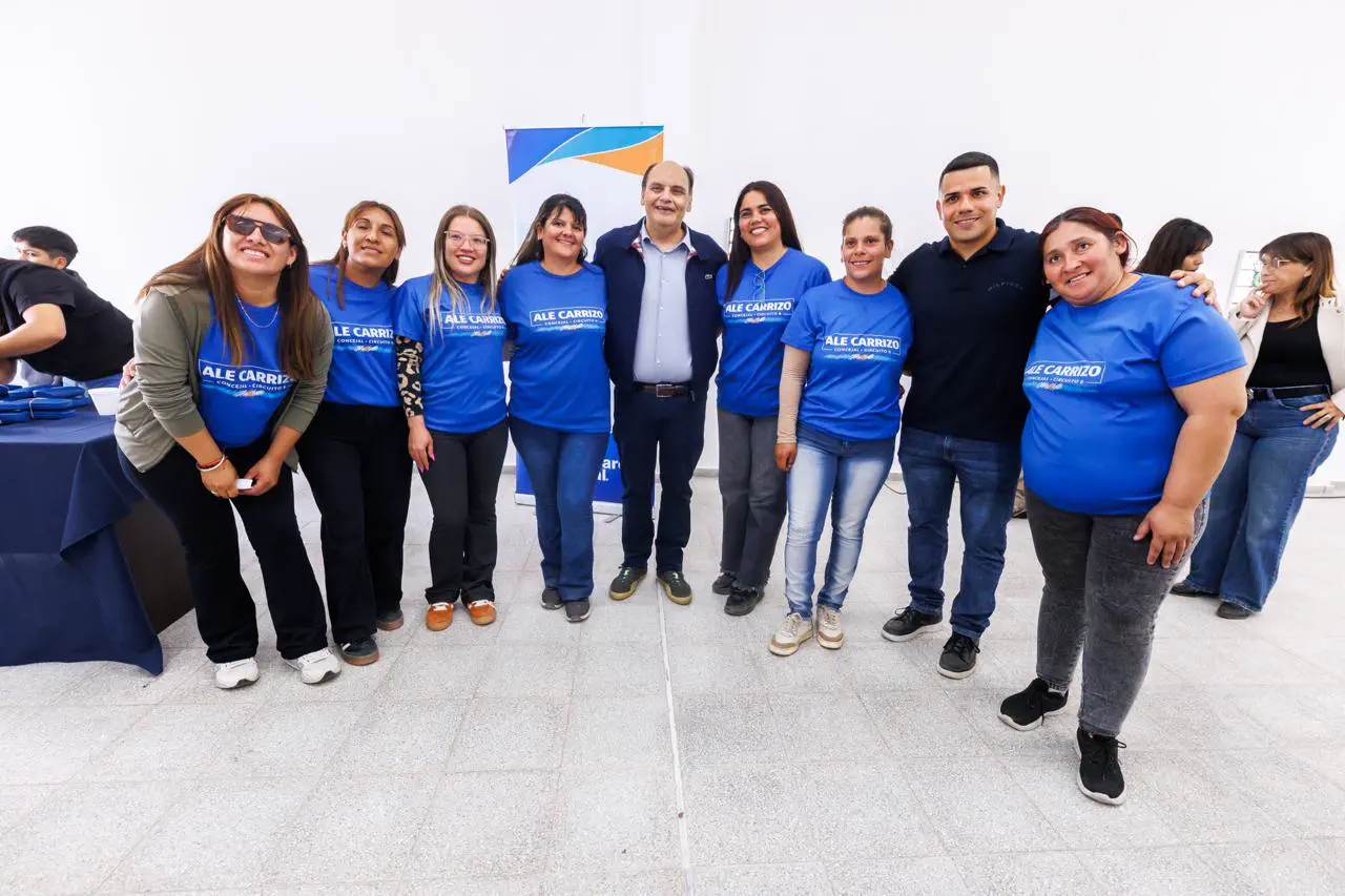 El intendente Gustavo Saadi encabezó otra entrega de más de 100 anteojos e inauguró un nuevo SUM en el Club Salta Central