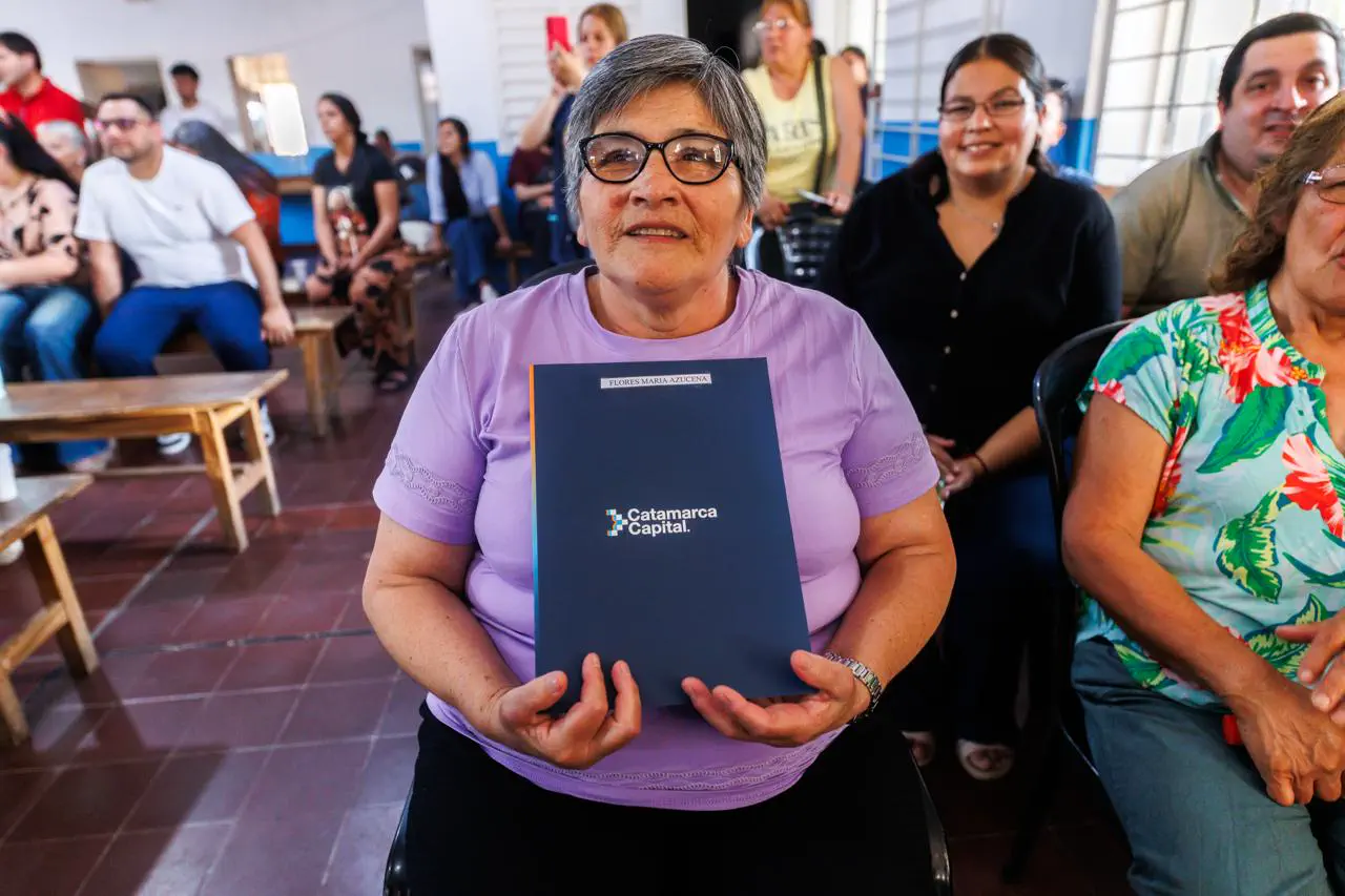 El municipio concretó una nueva entrega de 17 escrituras gratuitas a familias del barrio Altos de Choya