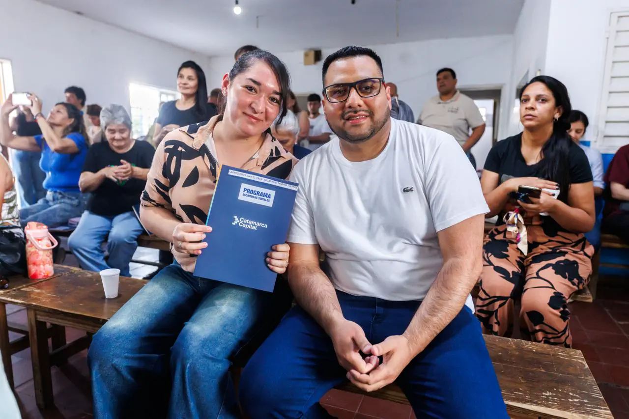 El municipio concretó una nueva entrega de 17 escrituras gratuitas a familias del barrio Altos de Choya