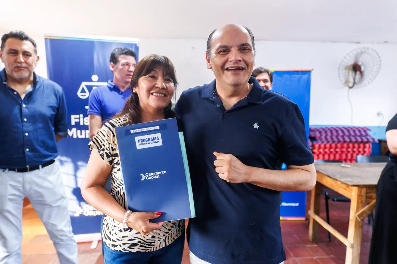 El municipio concretó una nueva entrega de 17 escrituras gratuitas a familias del barrio Altos de Choya