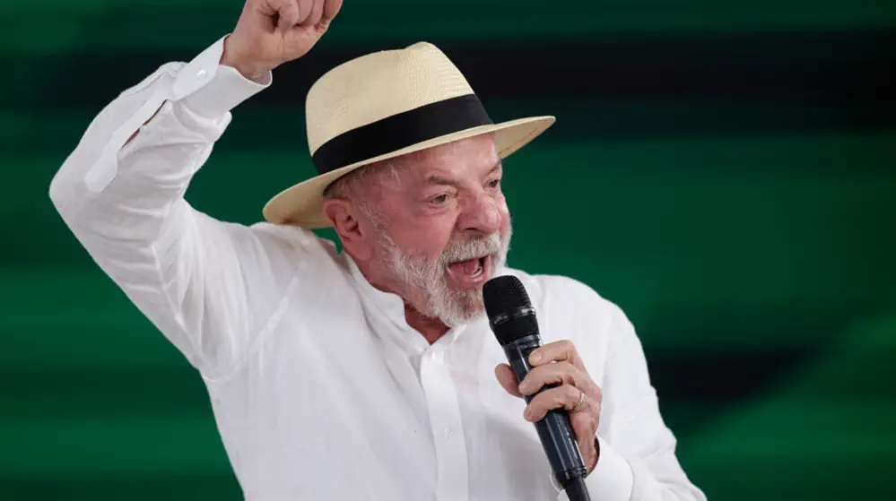 El presidente reelecto de Brasil festejó sus 81 años y lamentó la fuga de su rival político dos días después del balotaje.