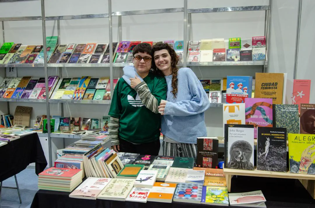 Entre clásicos y novedades: qué recomiendan los libreros en la Feria del Libro