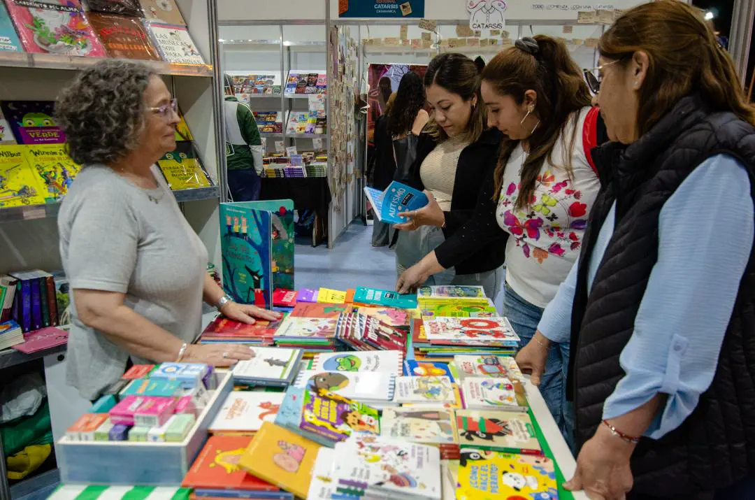 Entre clásicos y novedades: qué recomiendan los libreros en la Feria del Libro