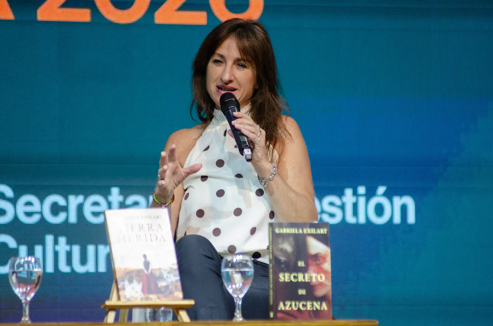 Gabriela Exilart presentó Tierra herida en la Feria del Libro de Catamarca
