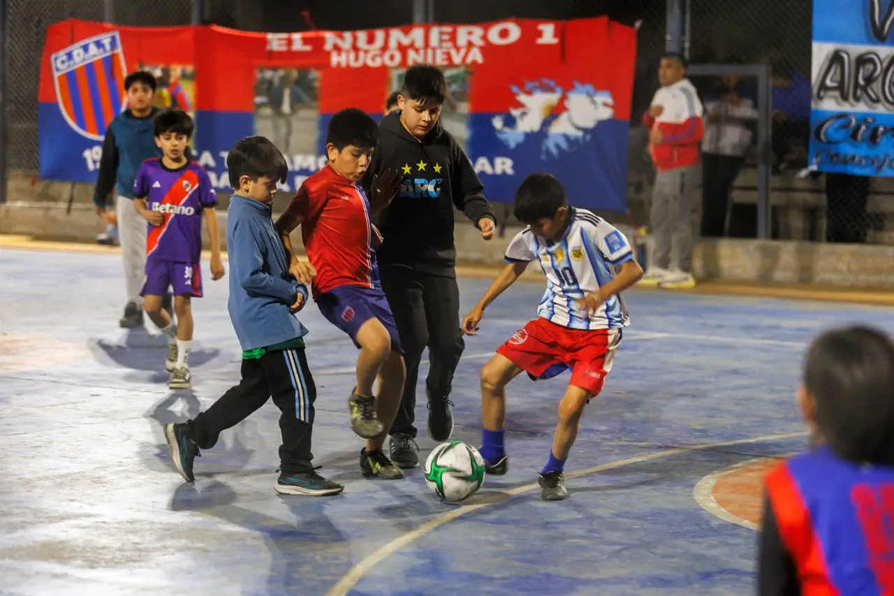 Gustavo participó del lanzamiento del torneo de fútbol infantil "Monona Castro" 2