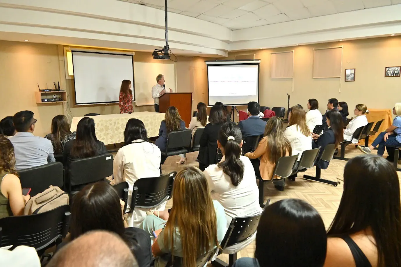 “Innovación en acción: elevando los estándares de la salud integral pediátrica”,