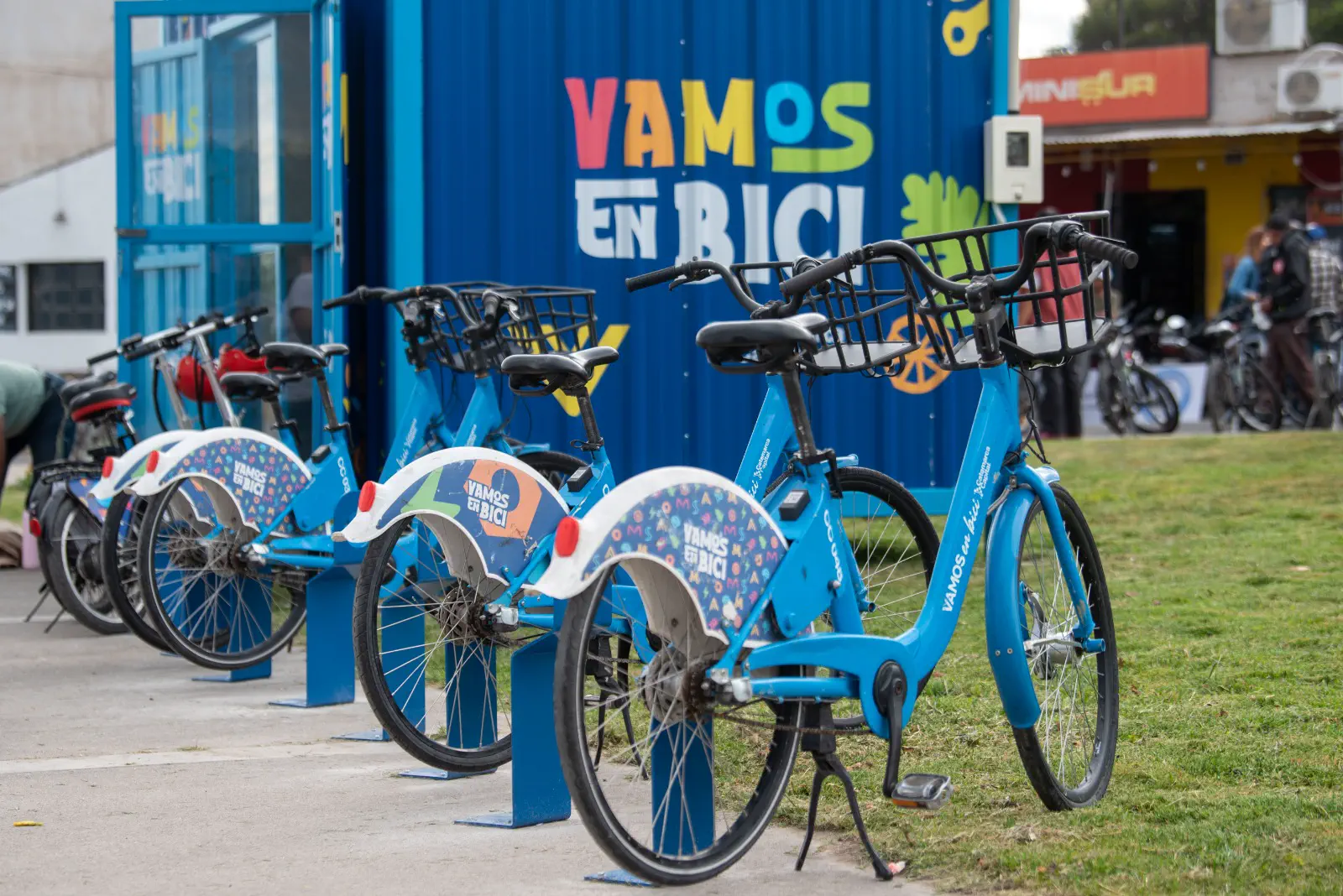La Capital inauguró la estación N.º 23 de "Vamos en Bici" y entregó más de 30 rodados restaurados