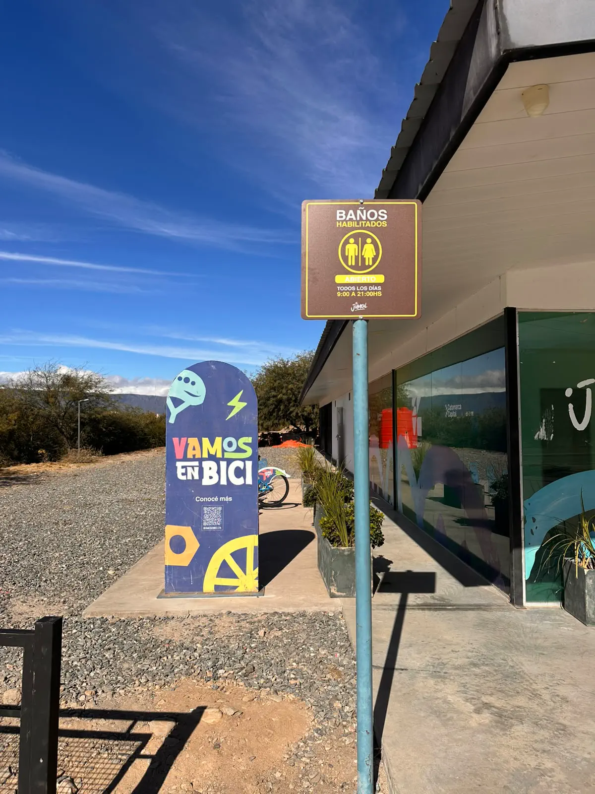 La Capital realiza obras de mejora sanitaria en los baños públicos del dique El Jumeal