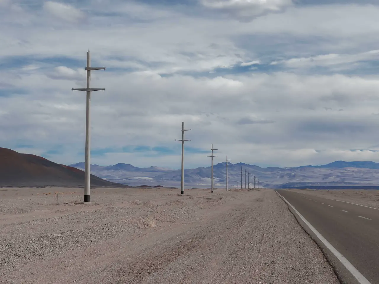 La conexión eléctrica de la Puna avanza en cuatro frentes y se proyecta finalizar la obra en 2027