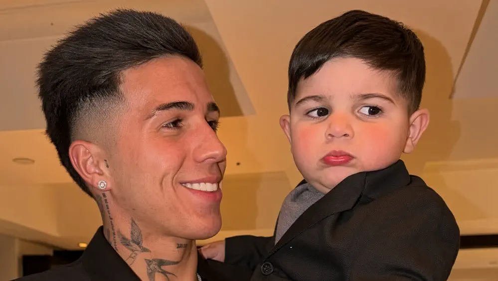 La pareja sorprendió al menor de la familia y el momento quedó registrado en las redes sociales de Valentina.