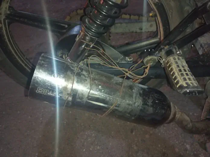La prohibición abarca motocicletas, ciclomotores, cuatriciclos, triciclos motorizados y rodados de tracción mecánica.