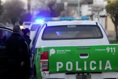 Mataron a un hombre acusado de abusar de una menor y buscan a su hermano prófugo. La víctima tenía antecedentes por abuso y murió tras recibir varias puñaladas.(NA)