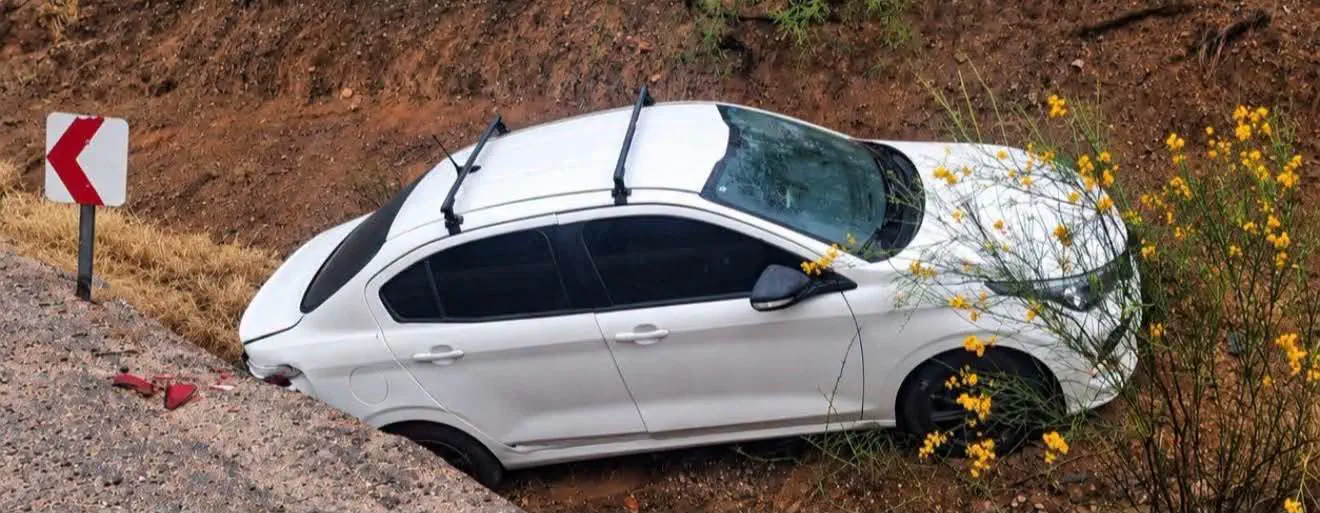 Milagro en la Ruta 9 de La Rioja: un conductor catamarqueño se durmió al volante y terminó en una zanja con dos adultas mayores