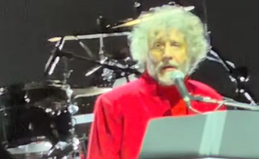 “No quiero volver a sentir los 70”: Fito Páez detuvo su show en Mar del Plata para frenar los excesos del personal de seguridad
